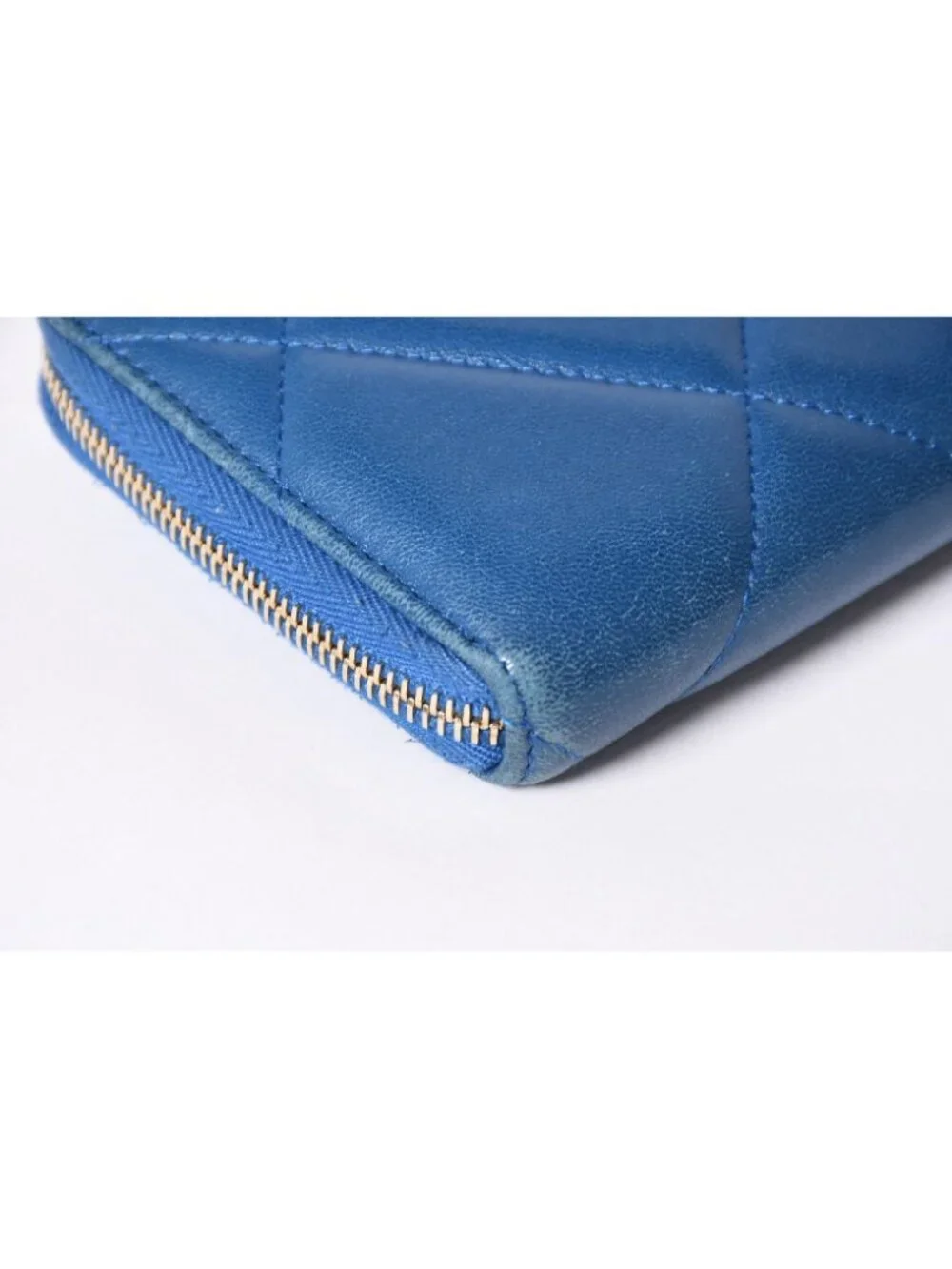 Chanel CC Logo Round Wallet Quilted Blue Leather Gold